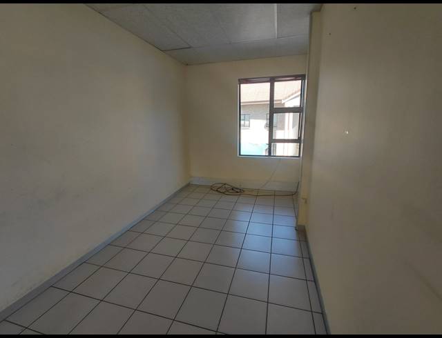 99M² OFFICE TO LET IN FOURWAYS